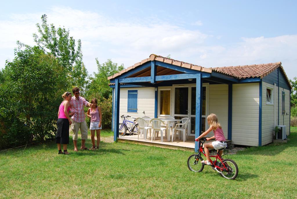 Lagrange Grand Bleu Vacances - Residence Port Lalande Castelmoron-sur-Lot Bagian luar foto