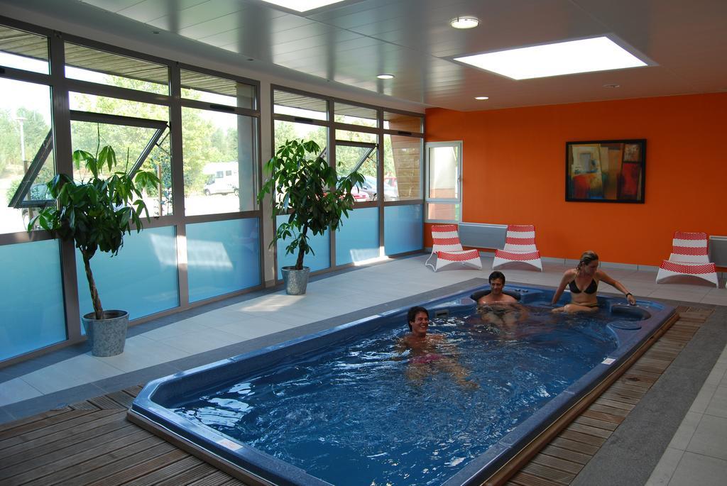 Lagrange Grand Bleu Vacances - Residence Port Lalande Castelmoron-sur-Lot Bagian luar foto