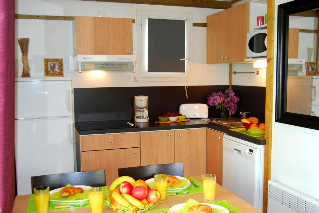Lagrange Grand Bleu Vacances - Residence Port Lalande Castelmoron-sur-Lot Ruang foto