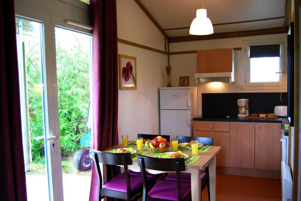 Lagrange Grand Bleu Vacances - Residence Port Lalande Castelmoron-sur-Lot Ruang foto