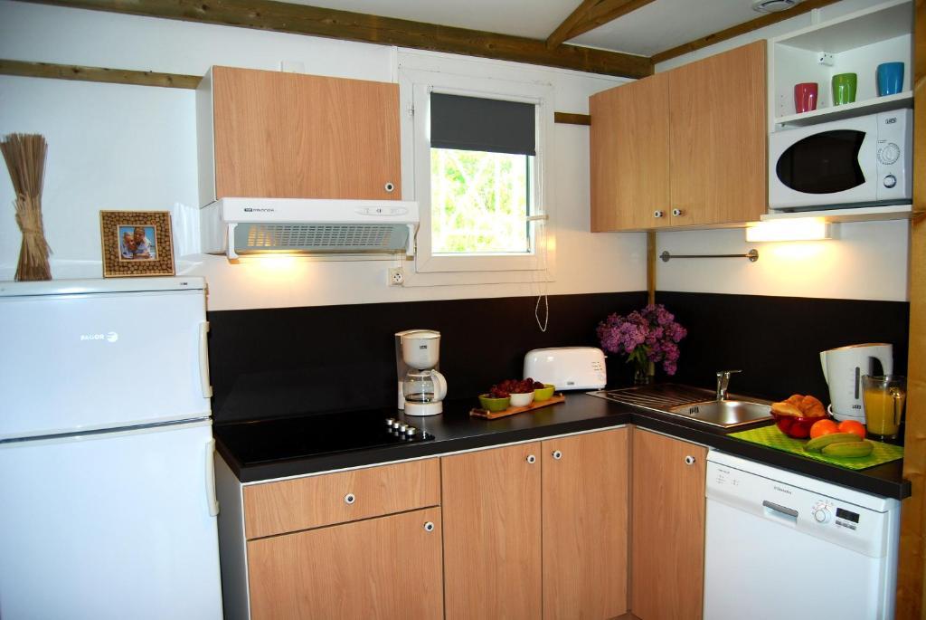 Lagrange Grand Bleu Vacances - Residence Port Lalande Castelmoron-sur-Lot Ruang foto