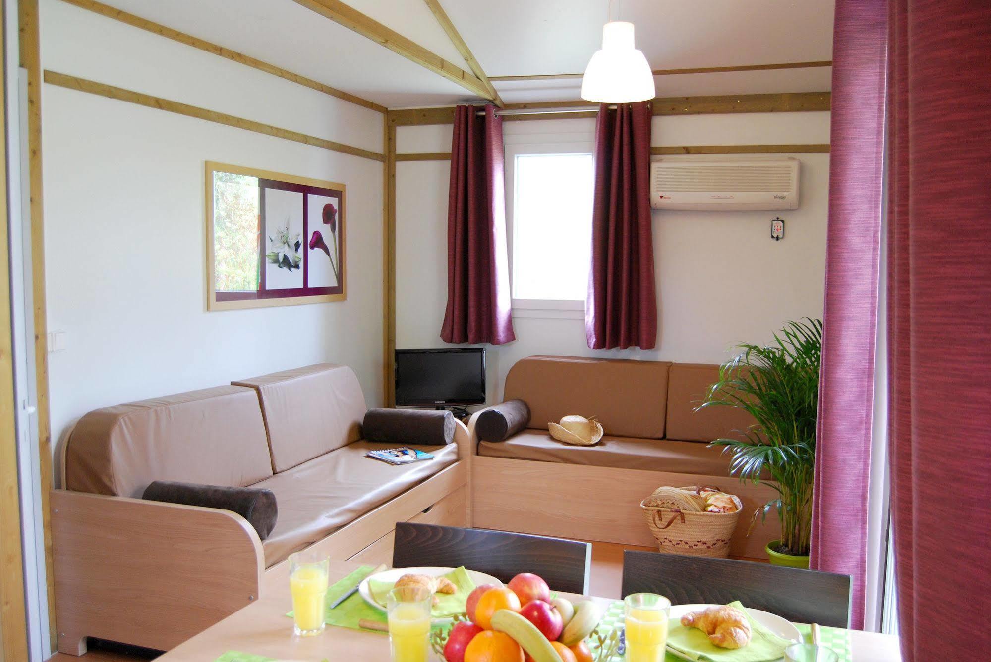 Lagrange Grand Bleu Vacances - Residence Port Lalande Castelmoron-sur-Lot Bagian luar foto