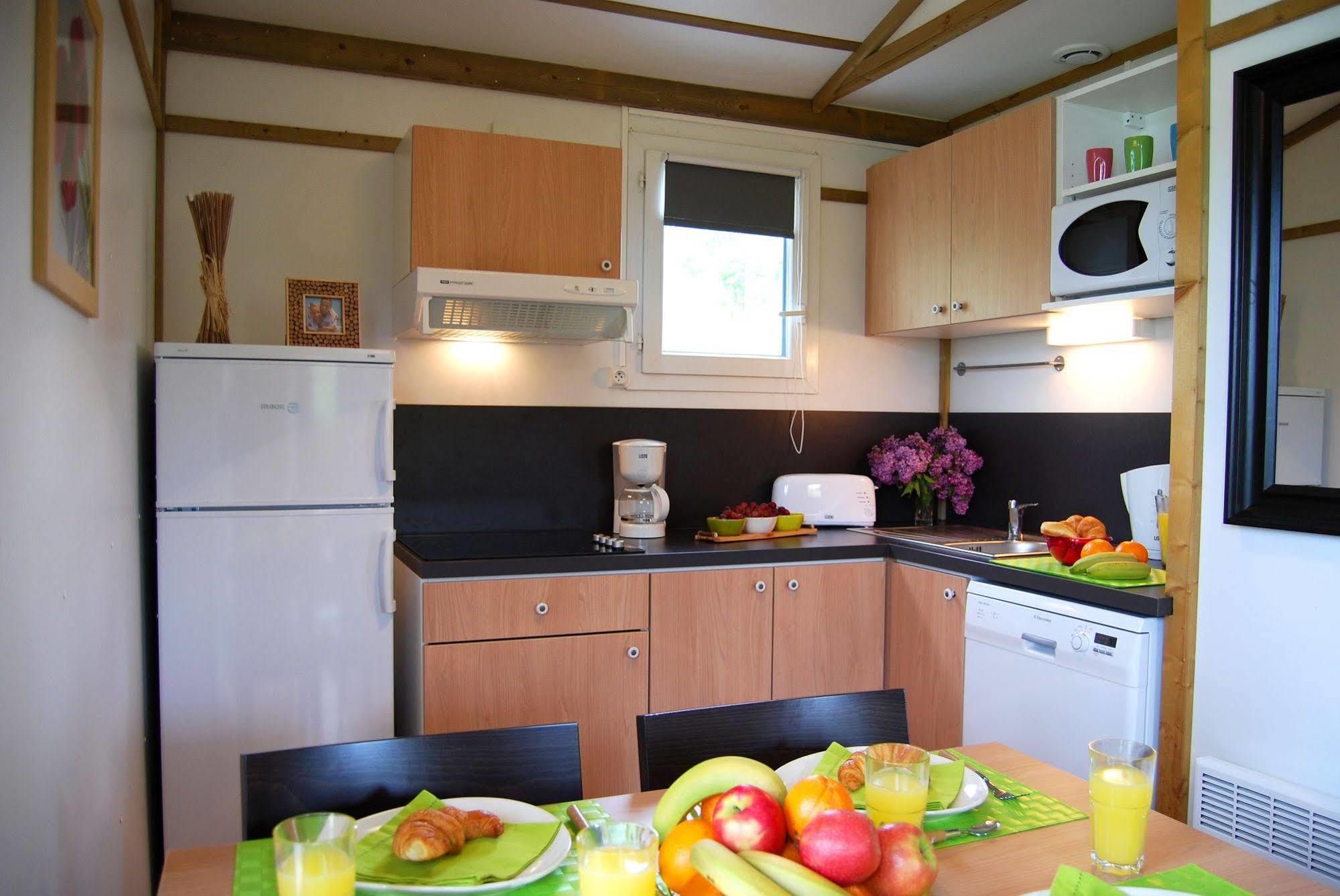 Lagrange Grand Bleu Vacances - Residence Port Lalande Castelmoron-sur-Lot Bagian luar foto