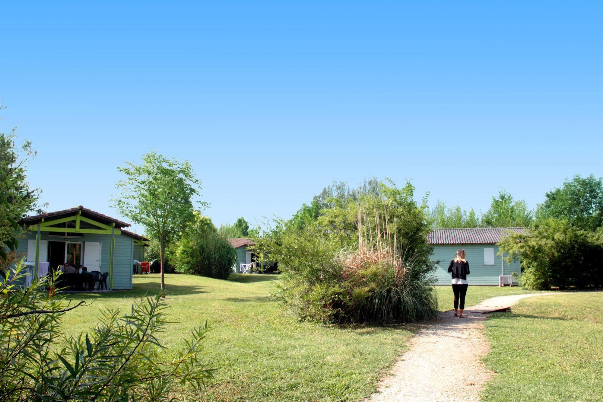 Lagrange Grand Bleu Vacances - Residence Port Lalande Castelmoron-sur-Lot Bagian luar foto